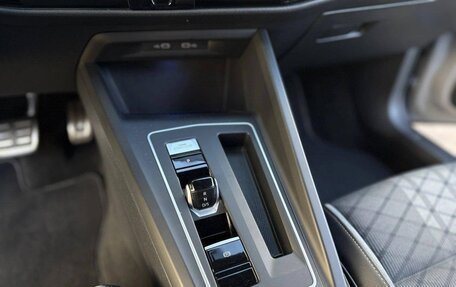 Volkswagen Golf VIII, 2022 год, 1 950 000 рублей, 12 фотография