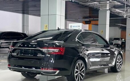 Skoda Superb III рестайлинг, 2022 год, 1 670 000 рублей, 3 фотография