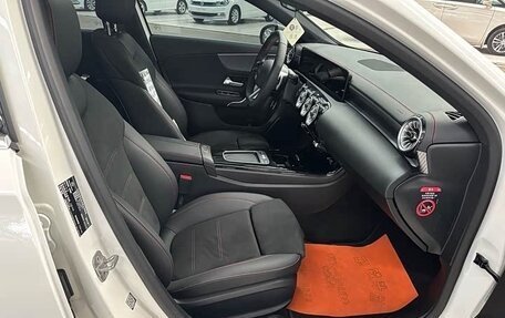 Mercedes-Benz A-Класс, 2025 год, 3 150 000 рублей, 10 фотография