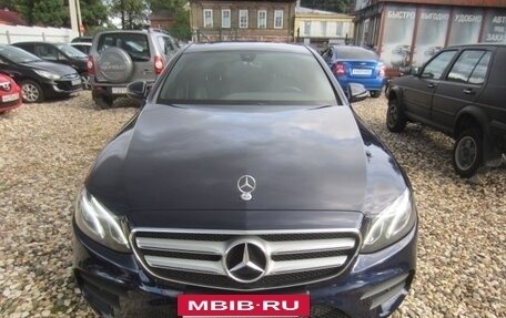 Mercedes-Benz E-Класс, 2020 год, 3 500 000 рублей, 4 фотография