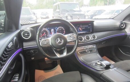Mercedes-Benz E-Класс, 2020 год, 3 500 000 рублей, 21 фотография