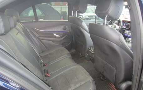 Mercedes-Benz E-Класс, 2020 год, 3 500 000 рублей, 27 фотография