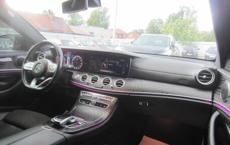 Mercedes-Benz E-Класс, 2020 год, 3 500 000 рублей, 28 фотография