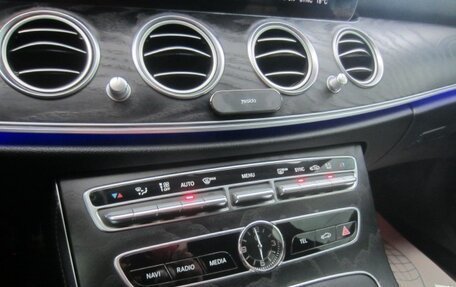 Mercedes-Benz E-Класс, 2020 год, 3 500 000 рублей, 29 фотография