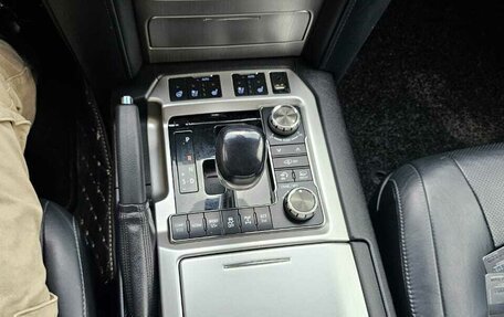 Toyota Land Cruiser 200, 2016 год, 5 860 000 рублей, 9 фотография