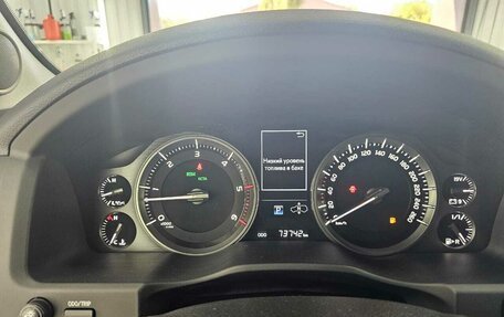 Toyota Land Cruiser 200, 2016 год, 5 860 000 рублей, 21 фотография