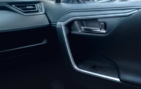 Toyota RAV4, 2025 год, 4 690 000 рублей, 9 фотография