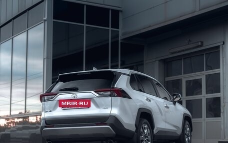 Toyota RAV4, 2025 год, 4 690 000 рублей, 4 фотография