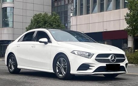 Mercedes-Benz A-Класс, 2022 год, 2 250 000 рублей, 3 фотография