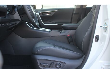 Toyota RAV4, 2025 год, 6 300 000 рублей, 16 фотография