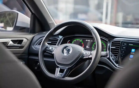 Volkswagen T-Roc I, 2022 год, 1 310 000 рублей, 10 фотография