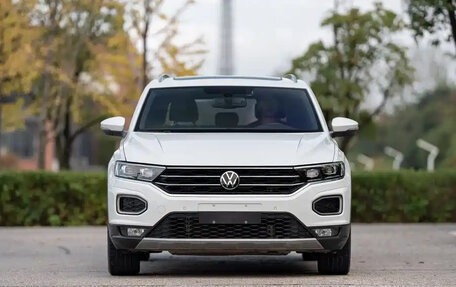 Volkswagen T-Roc I, 2022 год, 1 310 000 рублей, 2 фотография
