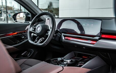 BMW 5 серия, 2025 год, 8 490 000 рублей, 19 фотография