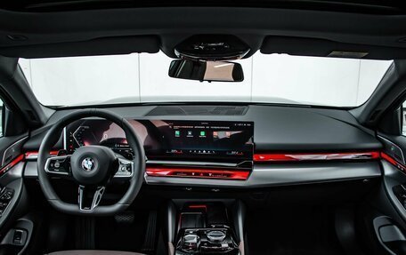 BMW 5 серия, 2025 год, 8 490 000 рублей, 14 фотография