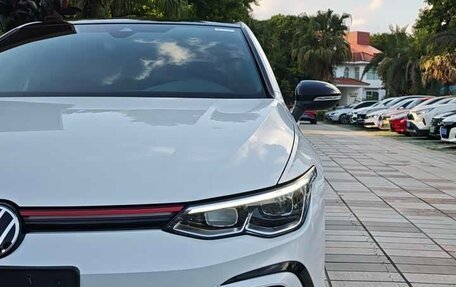 Volkswagen Golf VIII, 2022 год, 2 100 000 рублей, 2 фотография