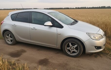 Opel Astra J, 2011 год, 500 000 рублей, 3 фотография