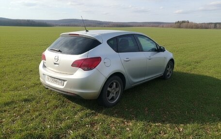 Opel Astra J, 2011 год, 500 000 рублей, 2 фотография