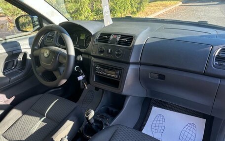 Skoda Fabia II, 2011 год, 380 000 рублей, 18 фотография