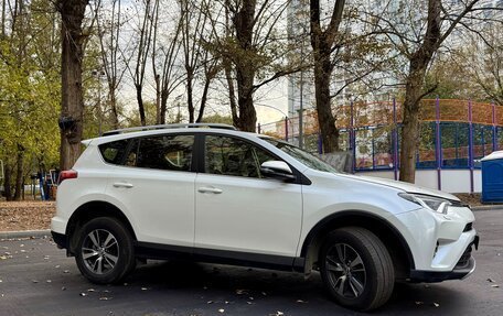 Toyota RAV4, 2015 год, 2 600 000 рублей, 2 фотография