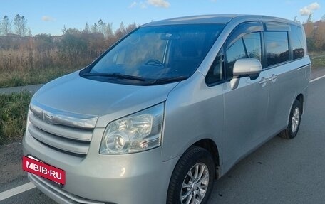 Toyota Noah III, 2009 год, 1 380 000 рублей, 5 фотография