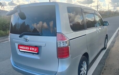 Toyota Noah III, 2009 год, 1 380 000 рублей, 3 фотография