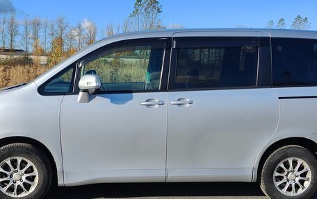 Toyota Noah III, 2009 год, 1 380 000 рублей, 7 фотография