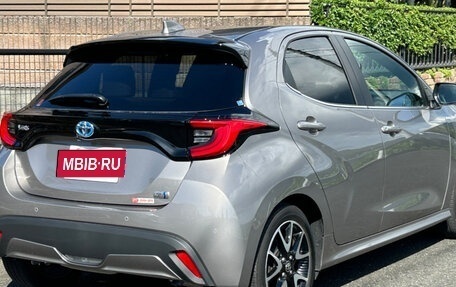 Toyota Yaris, 2021 год, 1 330 000 рублей, 3 фотография