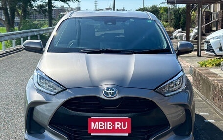 Toyota Yaris, 2021 год, 1 330 000 рублей, 2 фотография