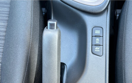 Toyota Yaris, 2021 год, 1 330 000 рублей, 24 фотография