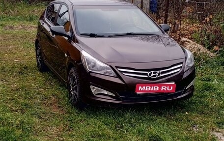 Hyundai Solaris II рестайлинг, 2014 год, 800 000 рублей, 1 фотография