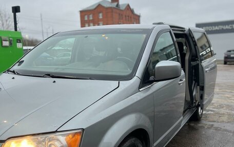 Dodge Caravan V, 2018 год, 2 100 000 рублей, 3 фотография