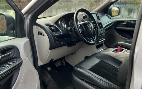 Dodge Caravan V, 2018 год, 2 100 000 рублей, 6 фотография