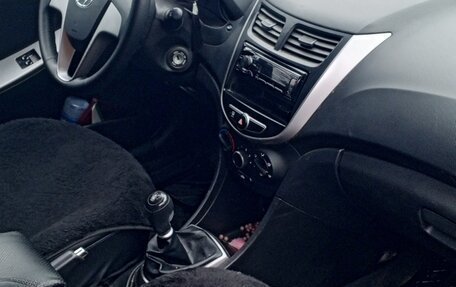 Hyundai Solaris II рестайлинг, 2014 год, 800 000 рублей, 7 фотография