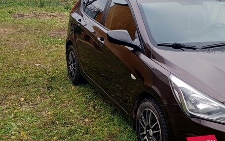 Hyundai Solaris II рестайлинг, 2014 год, 800 000 рублей, 2 фотография