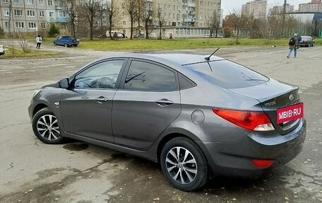 Hyundai Solaris II рестайлинг, 2012 год, 700 000 рублей, 3 фотография