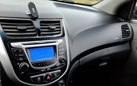 Hyundai Solaris II рестайлинг, 2012 год, 700 000 рублей, 13 фотография