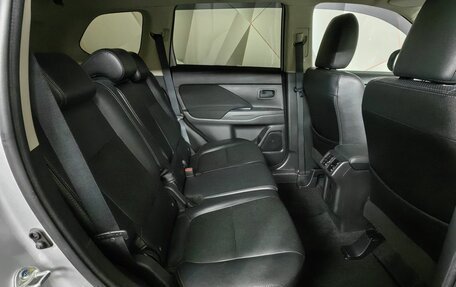 Mitsubishi Outlander III рестайлинг 3, 2019 год, 2 259 000 рублей, 13 фотография