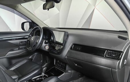 Mitsubishi Outlander III рестайлинг 3, 2019 год, 2 259 000 рублей, 10 фотография