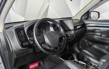 Mitsubishi Outlander III рестайлинг 3, 2019 год, 2 259 000 рублей, 15 фотография