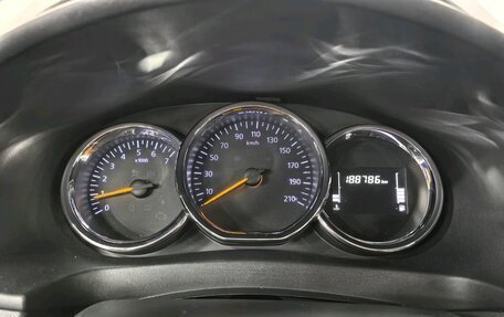 Renault Logan II, 2018 год, 600 000 рублей, 11 фотография