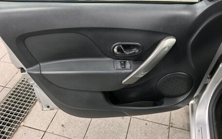 Renault Logan II, 2018 год, 600 000 рублей, 7 фотография