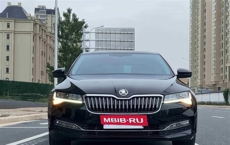 Skoda Superb III рестайлинг, 2025 год, 2 440 000 рублей, 2 фотография