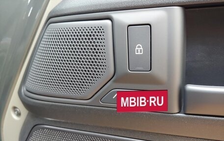 Land Rover Defender II, 2025 год, 27 900 000 рублей, 16 фотография