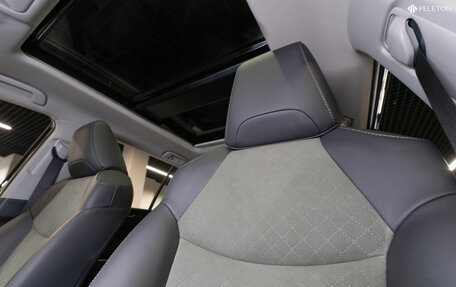 Toyota RAV4, 2025 год, 4 150 000 рублей, 10 фотография