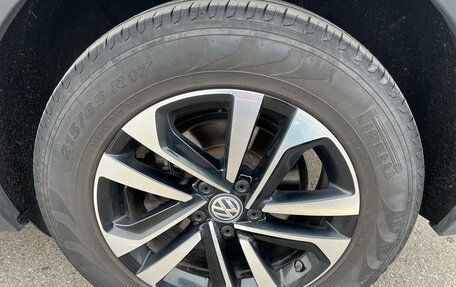 Volkswagen Tiguan II, 2020 год, 1 800 000 рублей, 26 фотография