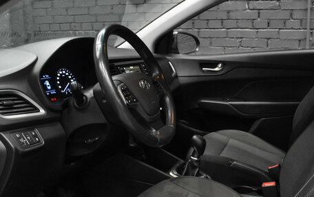 Hyundai Solaris II рестайлинг, 2017 год, 1 200 000 рублей, 18 фотография