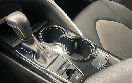 Toyota Camry, 2018 год, 2 700 000 рублей, 16 фотография