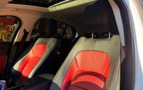 Jaguar XE I рестайлинг, 2018 год, 2 400 000 рублей, 12 фотография