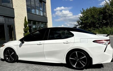 Toyota Camry, 2019 год, 1 850 000 рублей, 6 фотография