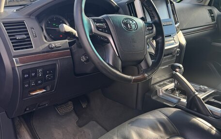 Toyota Land Cruiser 200, 2018 год, 5 900 000 рублей, 5 фотография